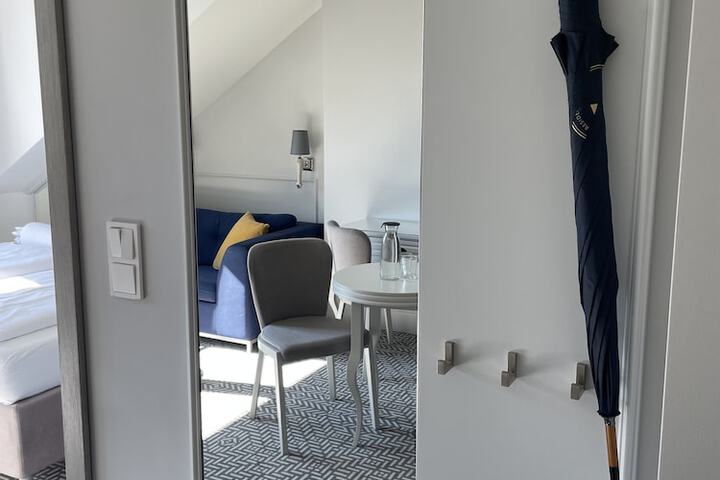 Room 32 of 77