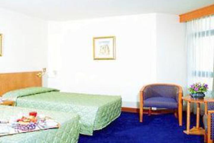 Room 2 of 5
