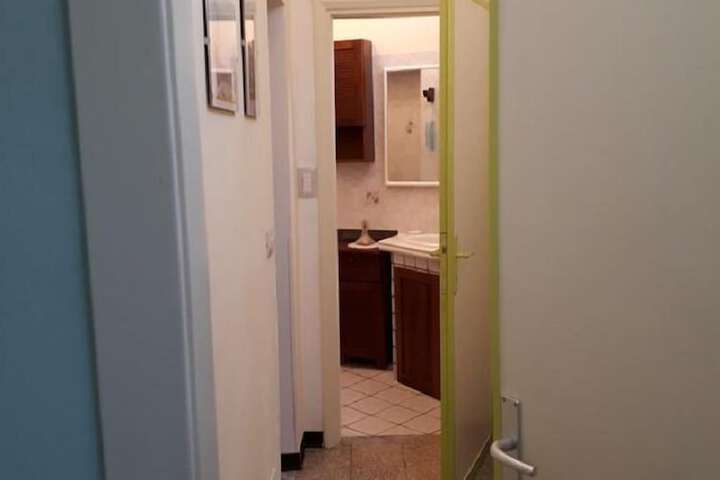 Room 6 of 25