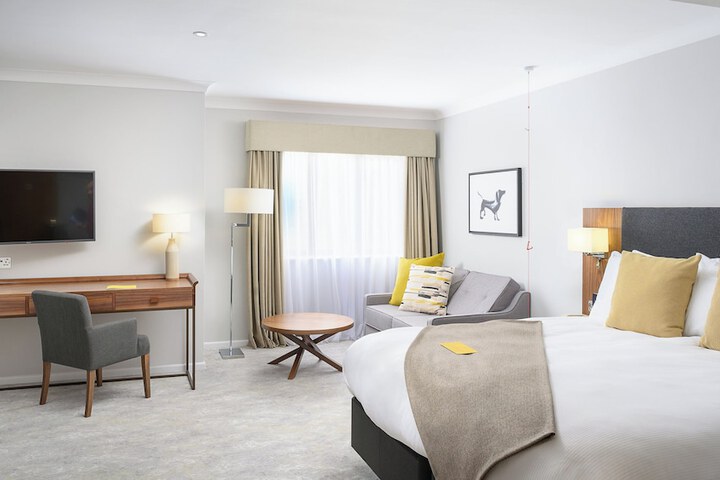 Room 30 of 102