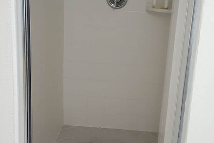 Room 6 of 34