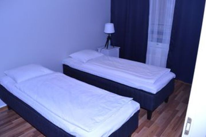 Room 5 of 12