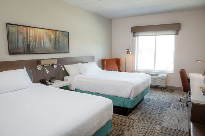 2 Queen Beds (2 of 9)