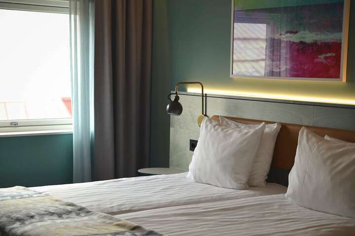 Room 44 of 119
