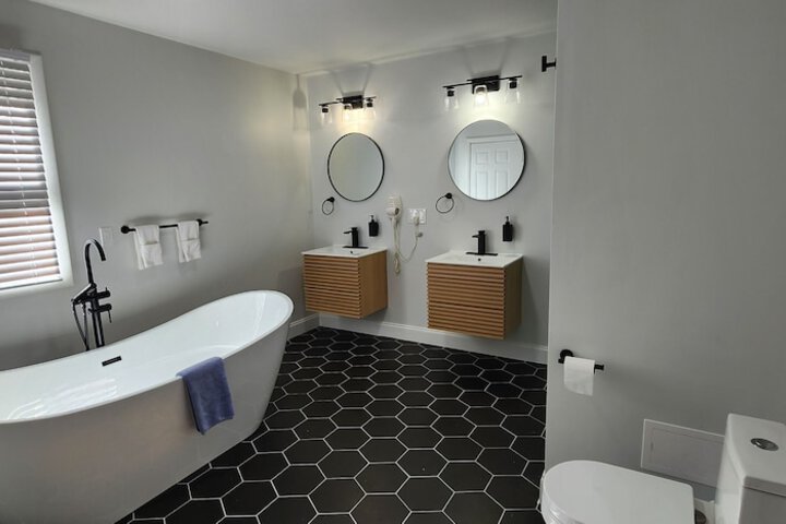 Room 83 of 124