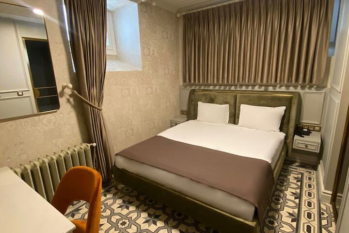 Room 34 of 71