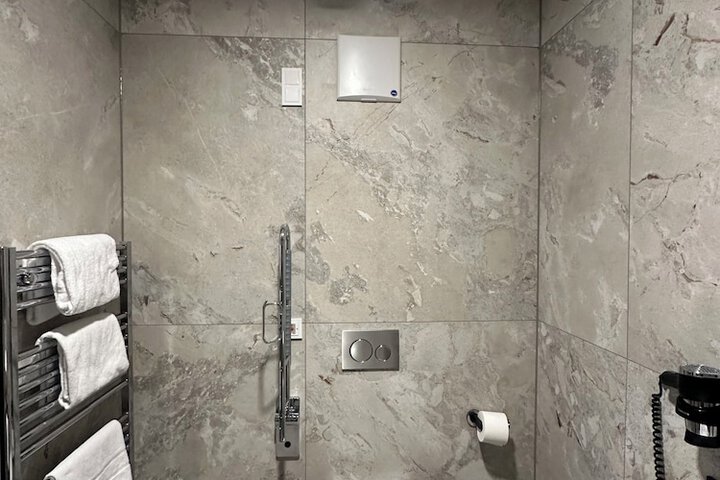 Room 53 of 100