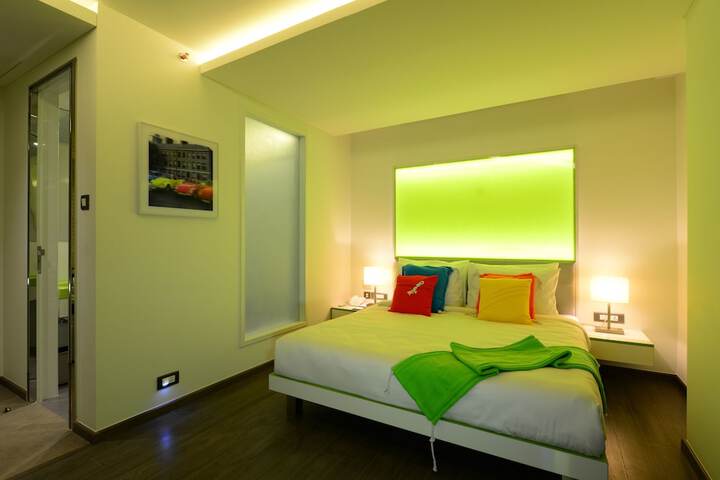 Room 10 of 33