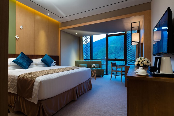 Room 6 of 31