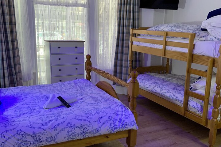 Room 30 of 148