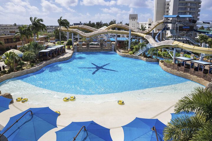 Hotel Pool