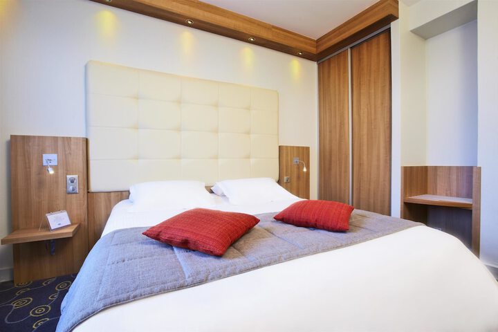 Room 4 of 42