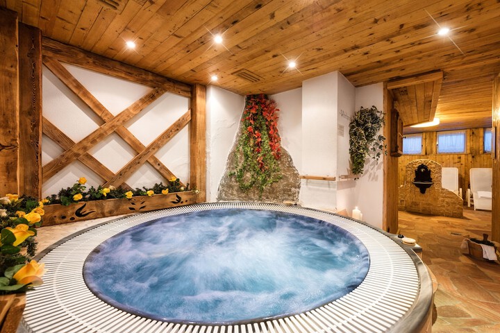 Spa 18 of 32