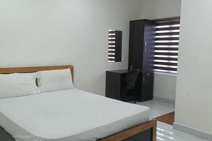 Room 2 of 10