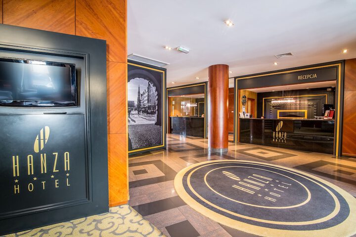 Entrance & Lobby