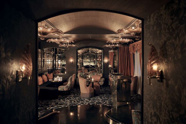 Lounge 83 of 97