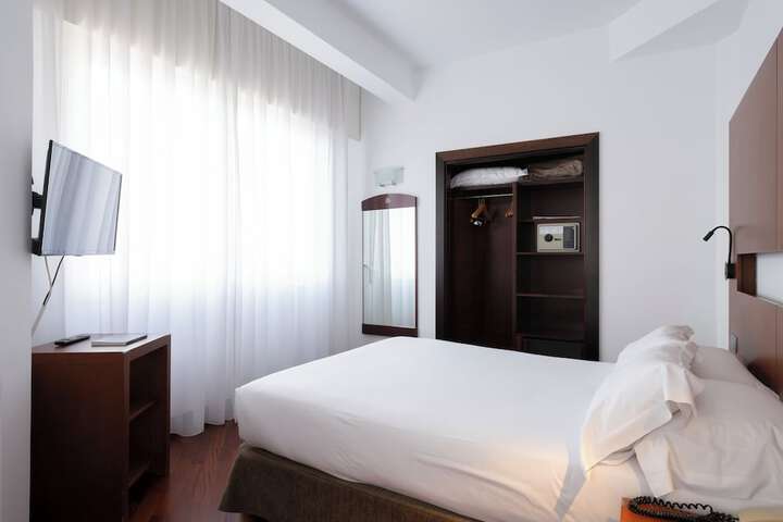 Room 26 of 59