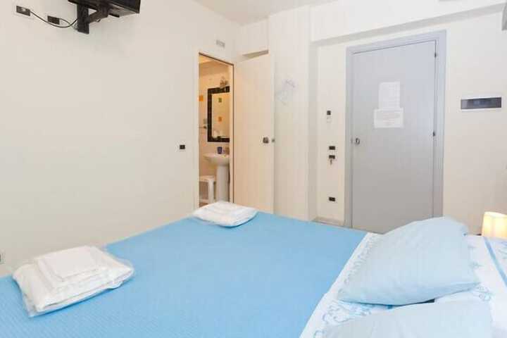 Room 15 of 27