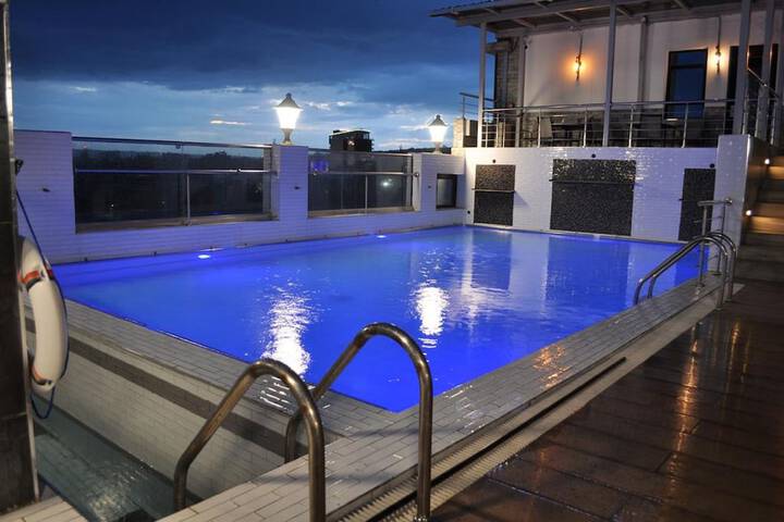 Pool 21 of 32