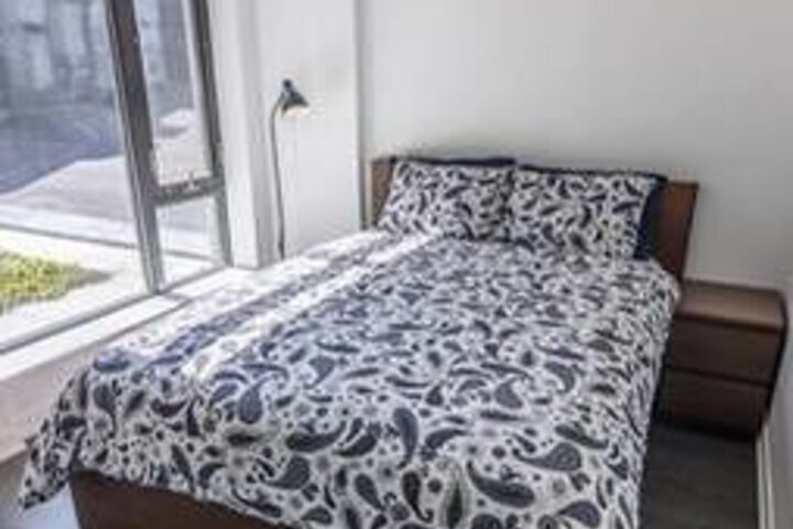 Room 6 of 16
