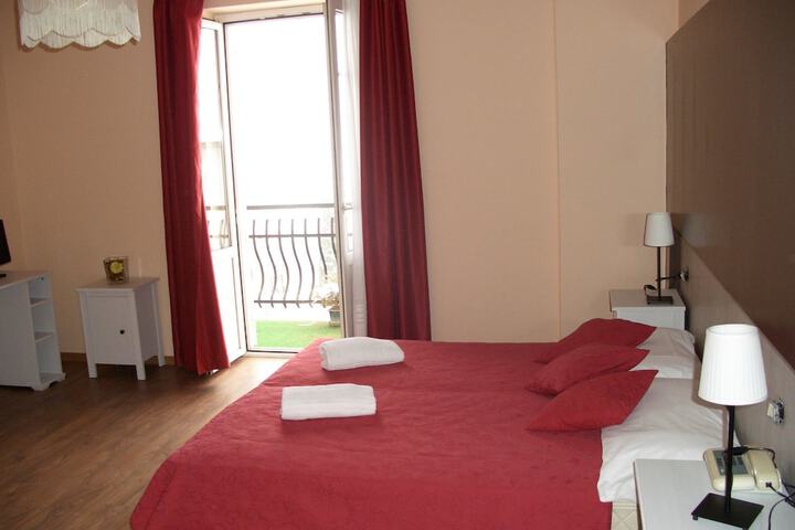 Room 4 of 50