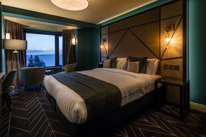 Room 4 of 55