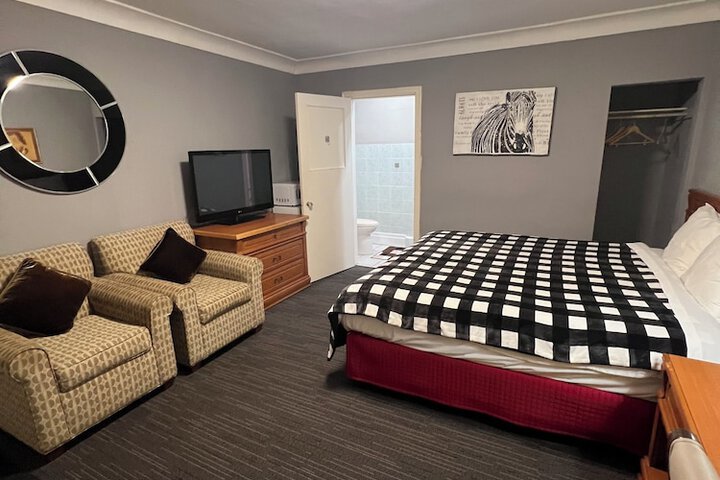 Room 8 of 35