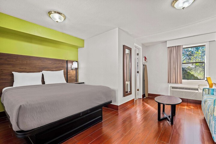 1 King Bed Suite (37 of 44)