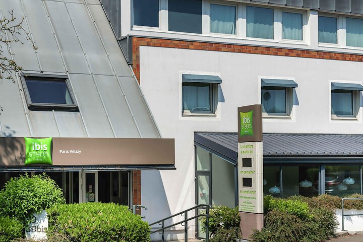 Hotel Entry