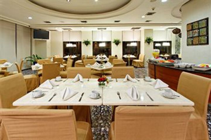 Dining 65 of 66