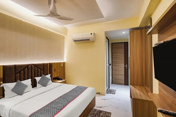 Room 7 of 19