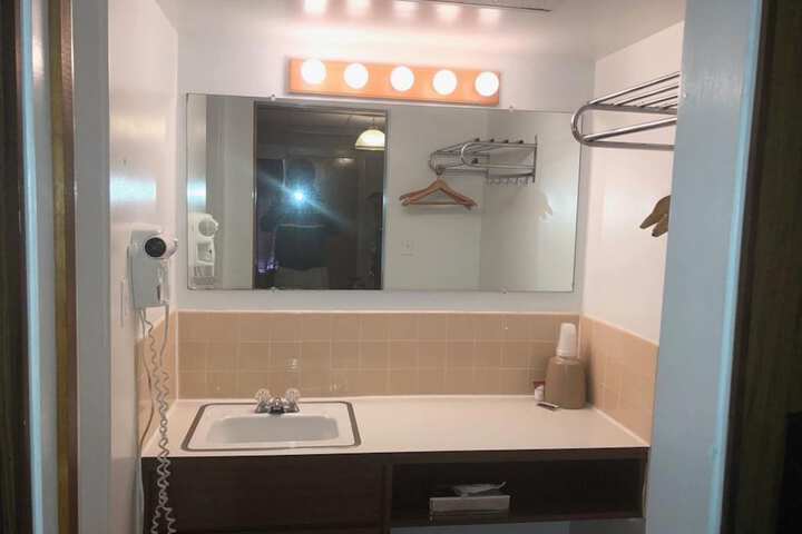 Room 7 of 12