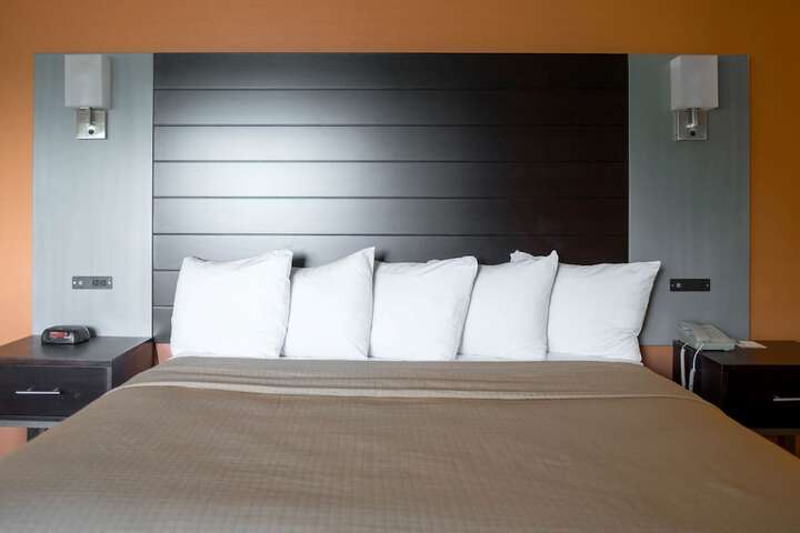 Standard with 1 King Bed (6 of 30)