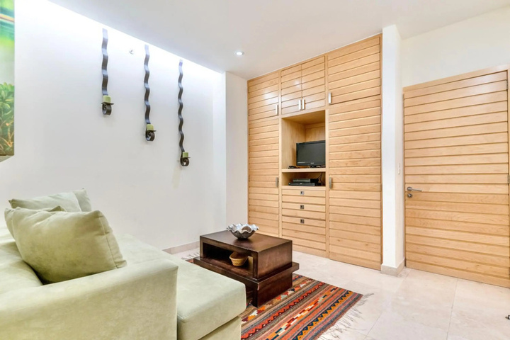 Room 5 of 28