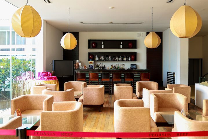 Lounge 124 of 162
