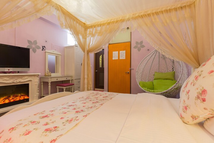 Room 5 of 43