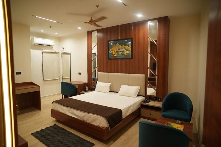 Room 2 of 6