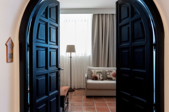 Room 11 of 50