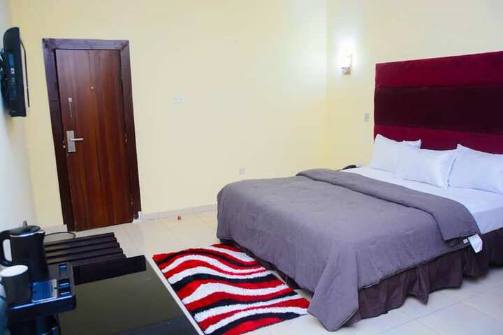 Room 33 of 67