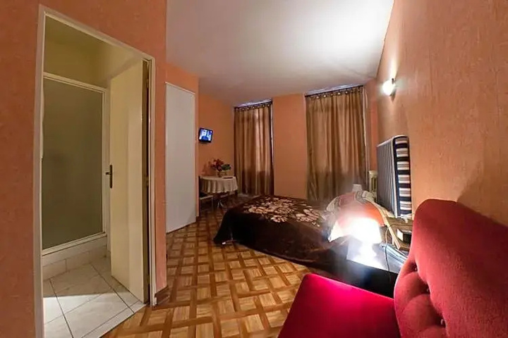 Room 3 of 11