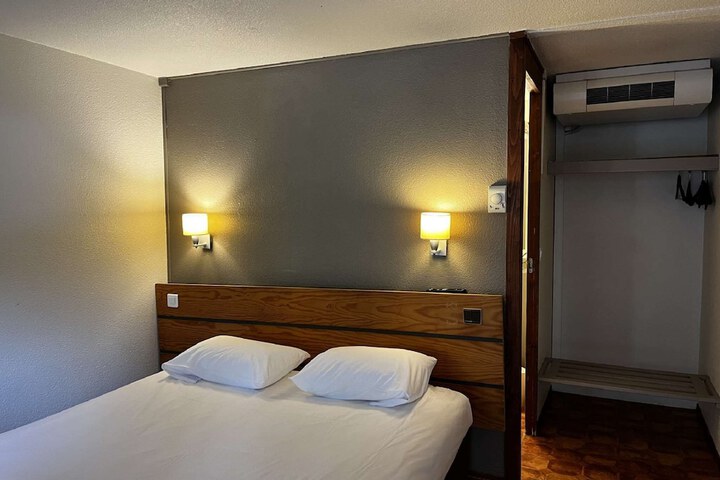 Room 13 of 46