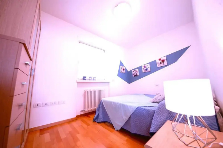 Room 2 of 6