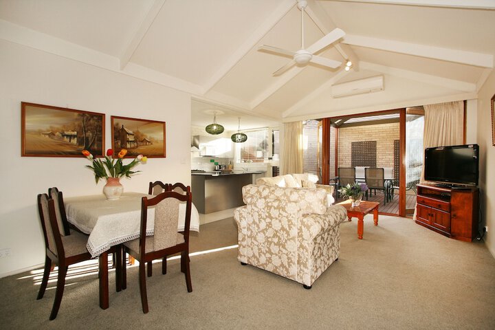 Room 5 of 8