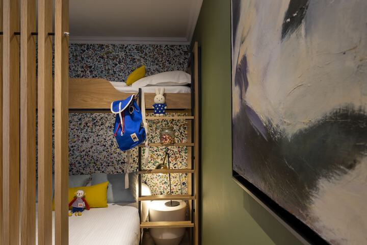 Room 53 of 100
