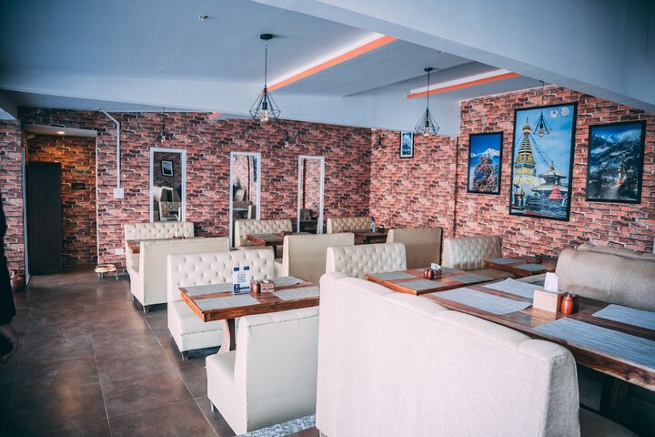 Dining 33 of 42