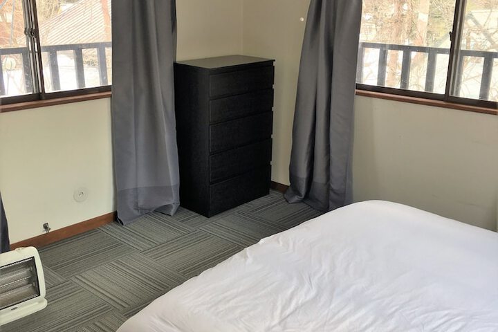 Room 4 of 48