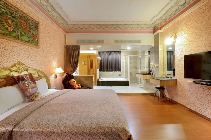 Room 19 of 64