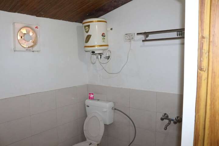 Room 6 of 16