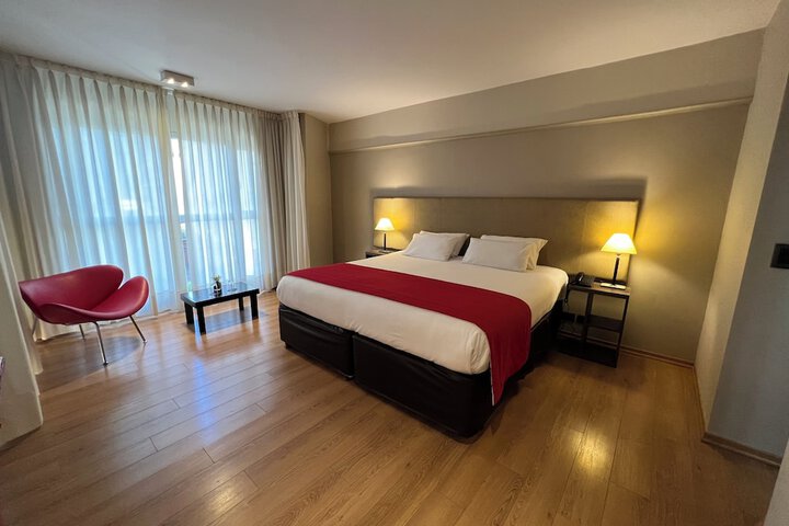 Room 10 of 20