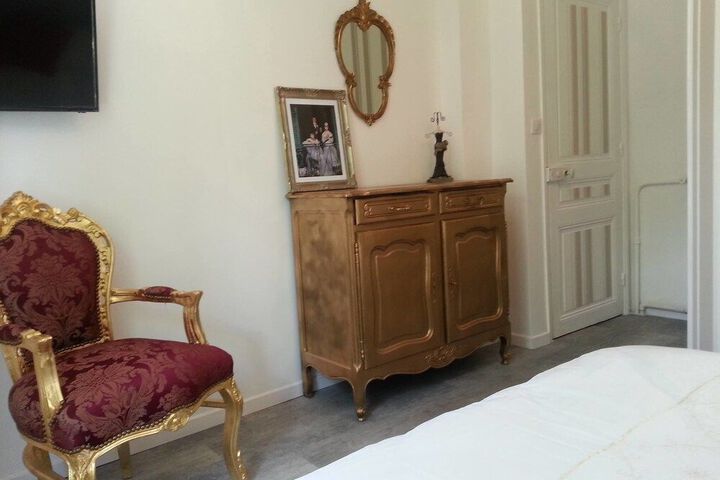 Room 11 of 14